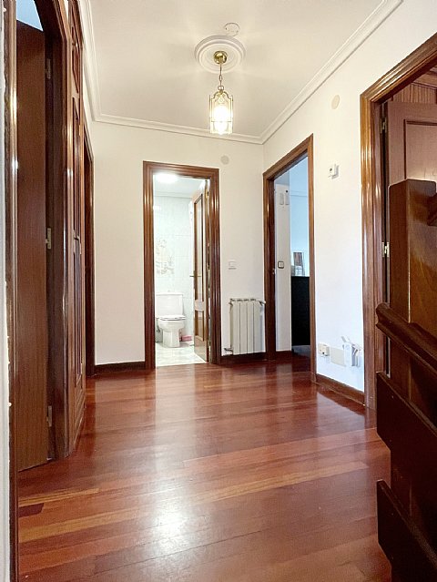 ESTUPENDA CASA CON JARDIN EN PUENTE ARCE