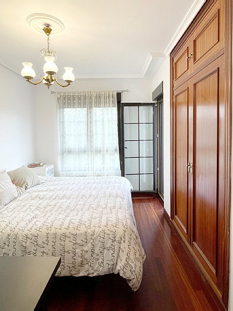 ESTUPENDA CASA CON JARDIN EN PUENTE ARCE