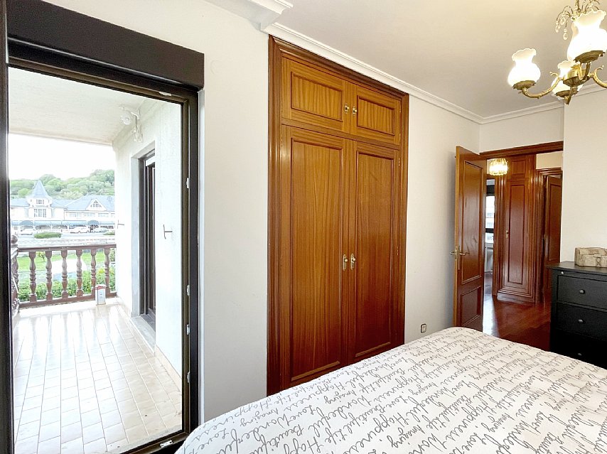 ESTUPENDA CASA CON JARDIN EN PUENTE ARCE