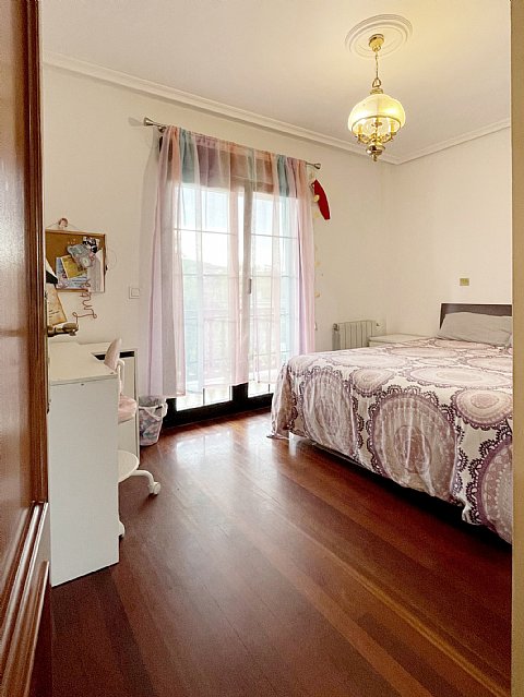 ESTUPENDA CASA CON JARDIN EN PUENTE ARCE