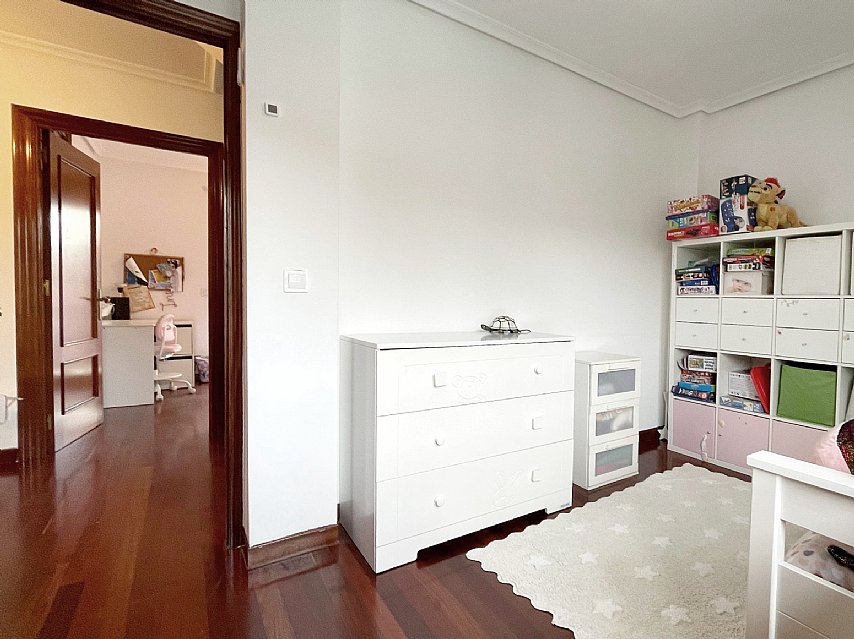 ESTUPENDA CASA CON JARDIN EN PUENTE ARCE