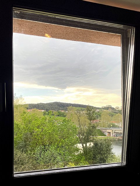ESTUPENDA CASA CON JARDIN EN PUENTE ARCE