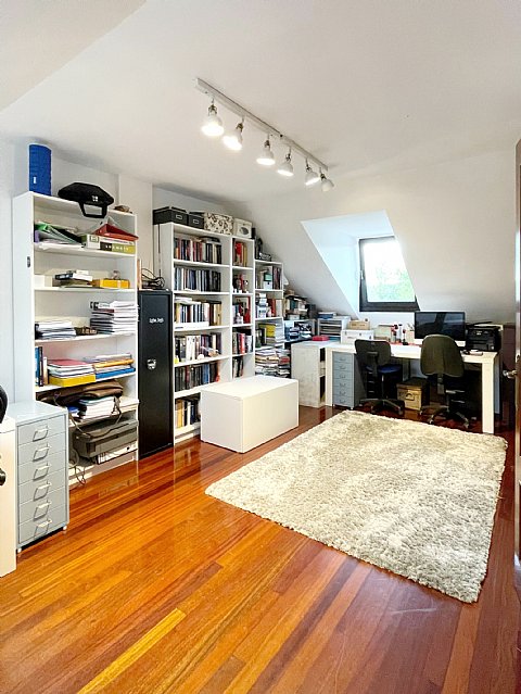 ESTUPENDA CASA CON JARDIN EN PUENTE ARCE