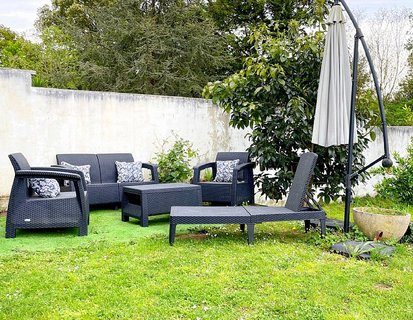 ESTUPENDA CASA CON JARDIN EN PUENTE ARCE
