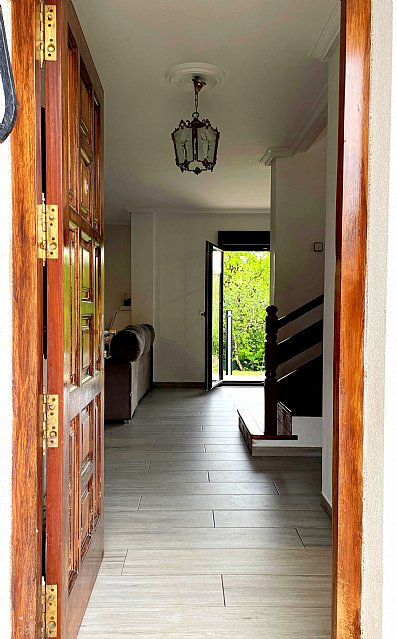 ESTUPENDA CASA CON JARDIN EN PUENTE ARCE