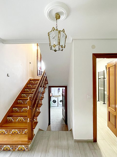 ESTUPENDA CASA CON JARDIN EN PUENTE ARCE