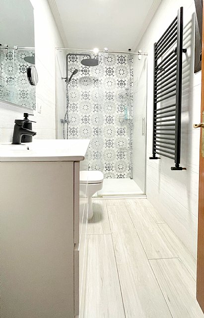 ESTUPENDA CASA CON JARDIN EN PUENTE ARCE