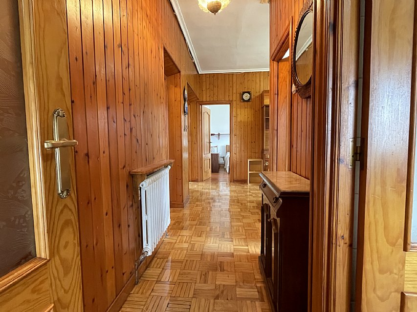 Piso de 3 habitaciones con 40 metros de garaje y 200 metros de jardin privado. 