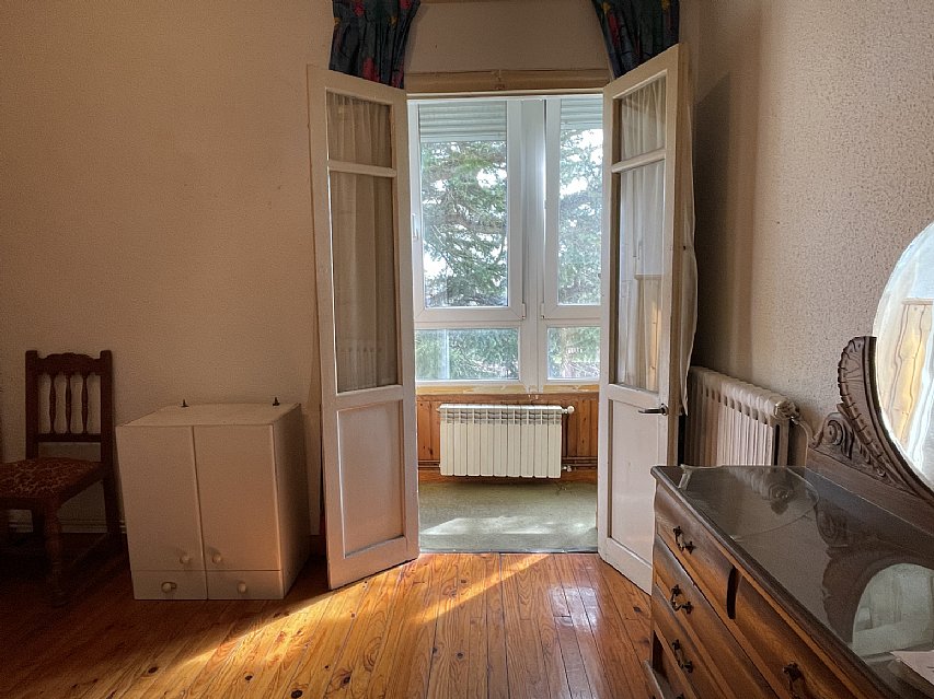 Piso de 3 habitaciones con 40 metros de garaje y 200 metros de jardin privado. 