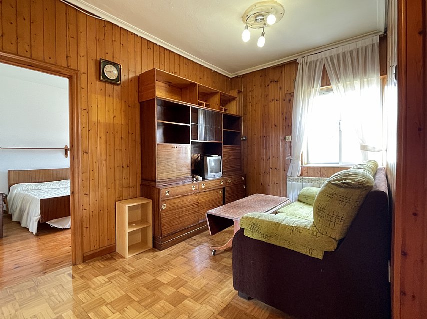 Piso de 3 habitaciones con 40 metros de garaje y 200 metros de jardin privado. 