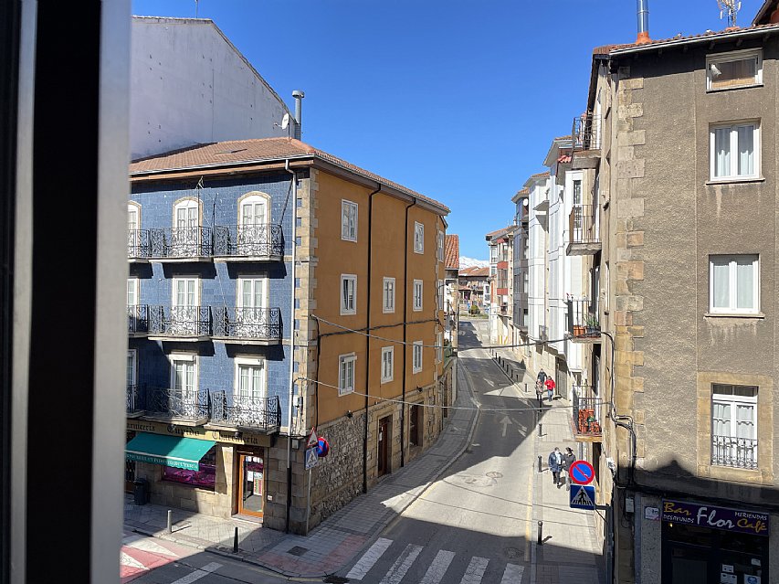 Piso de 3 habitaciones con ascensor y balcón en el centro de Reinosa