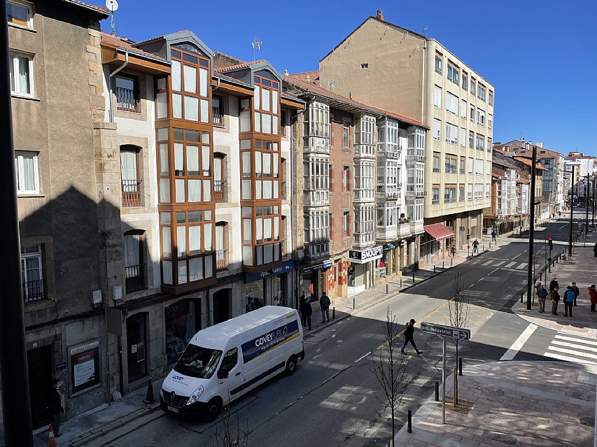 Piso de 3 habitaciones con ascensor y balcón en el centro de Reinosa
