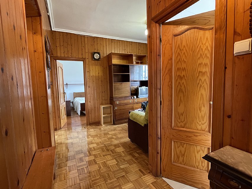 Piso de 3 habitaciones con 40 metros de garaje y 200 metros de jardin privado. 