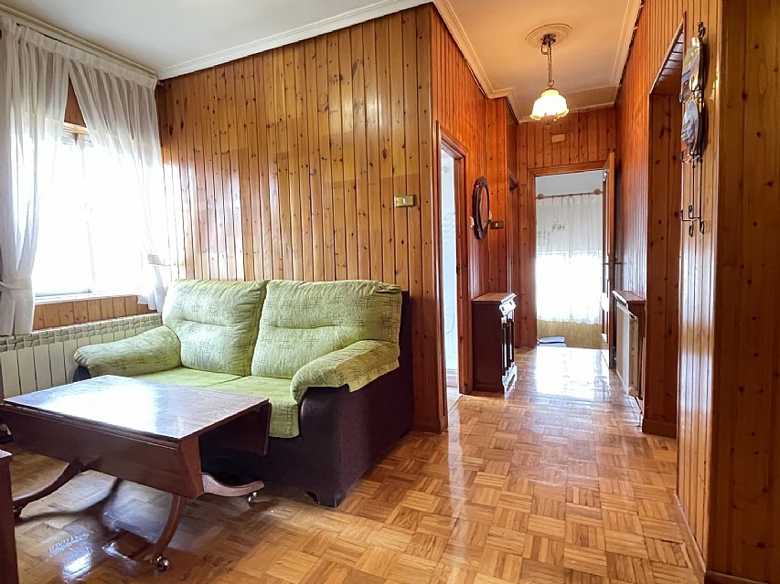 Piso de 3 habitaciones con 40 metros de garaje y 200 metros de jardin privado. 