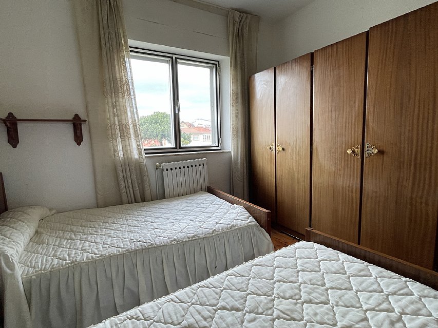 Piso de 3 habitaciones con 40 metros de garaje y 200 metros de jardin privado. 