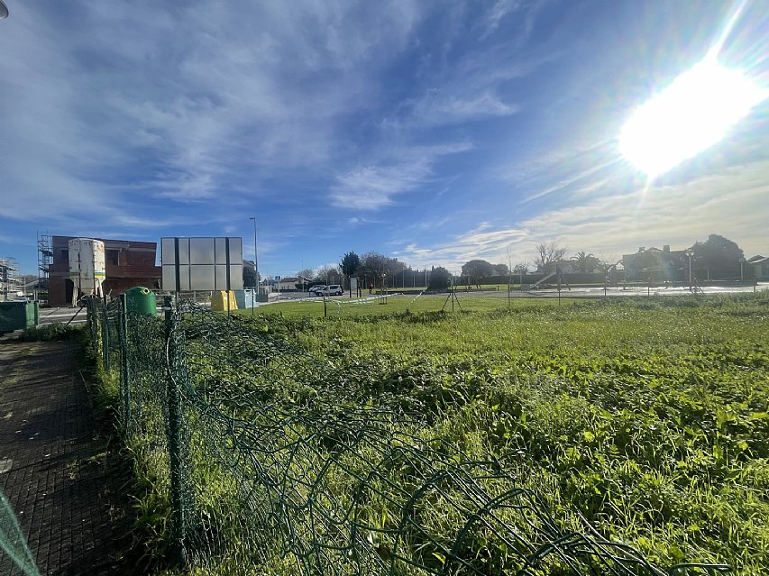 Suelo terciario con licencia para construir 16 apartamentos, 16 garajes y 1 local