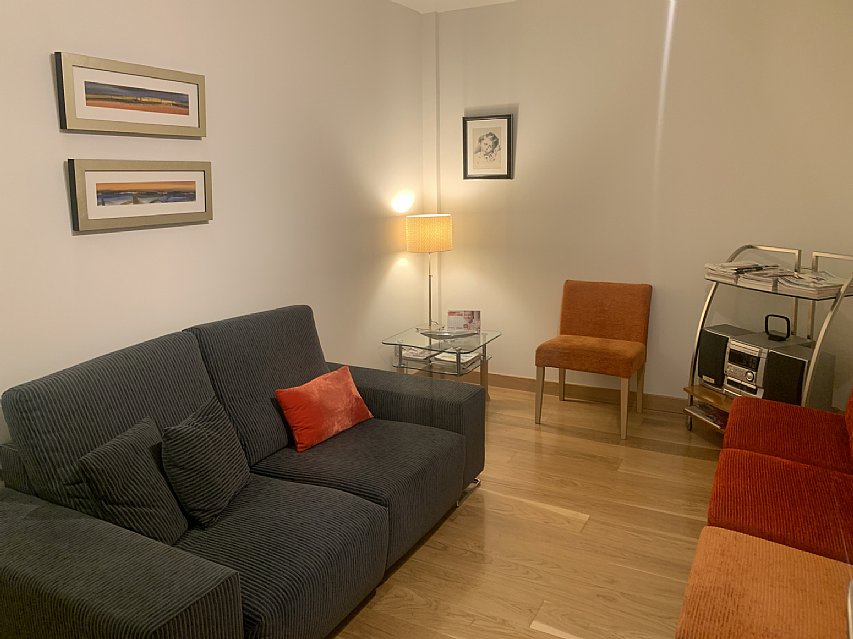 Inmueble comercial con despachos y reformado en plaza de estaciones