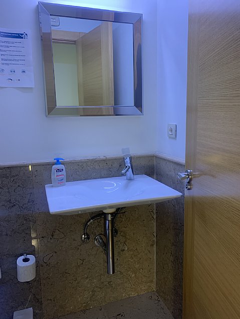 Inmueble comercial con despachos y reformado en plaza de estaciones