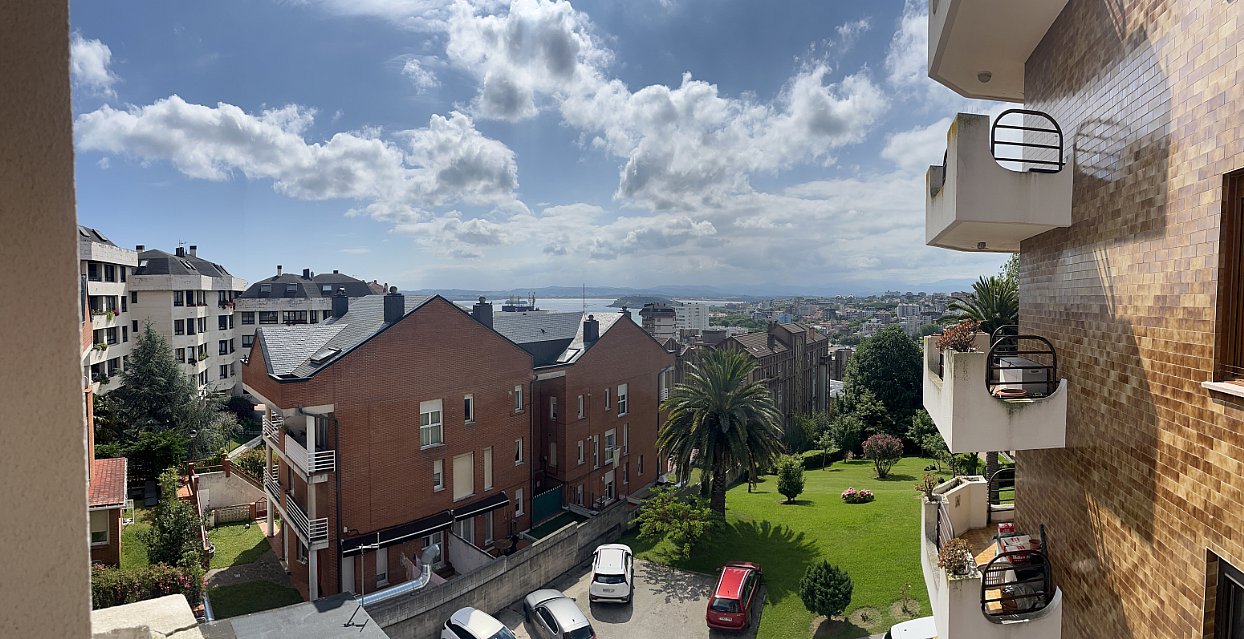 Piso de 3 hab y 2 baños con garaje y balcon en Valdenoja