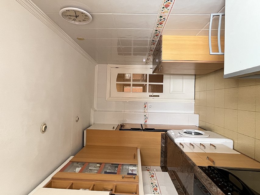 Piso de 3 hab y 2 baños con garaje y balcon en Valdenoja