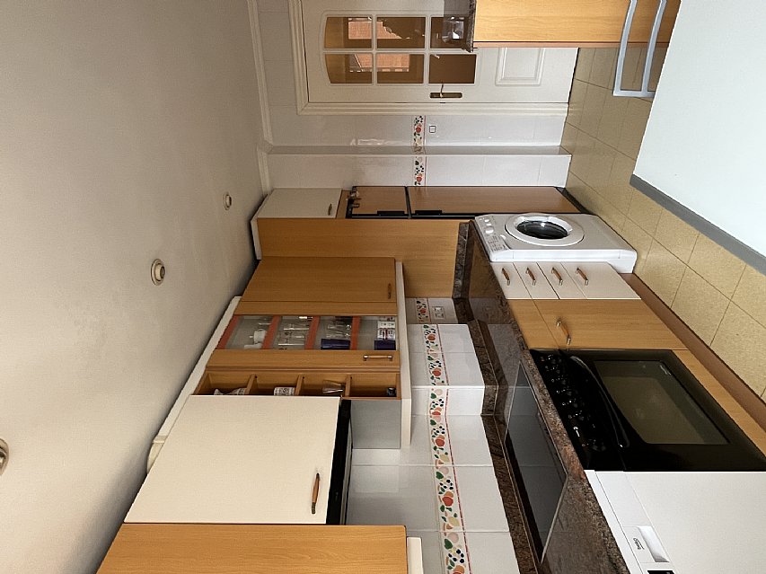 Piso de 3 hab y 2 baños con garaje y balcon en Valdenoja