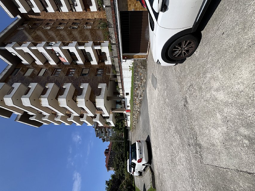 Piso de 3 hab y 2 baños con garaje y balcon en Valdenoja