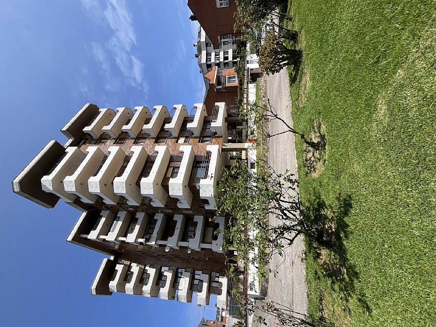 Piso de 3 hab y 2 baños con garaje y balcon en Valdenoja