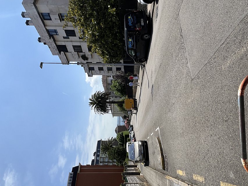 Piso de 3 hab y 2 baños con garaje y balcon en Valdenoja