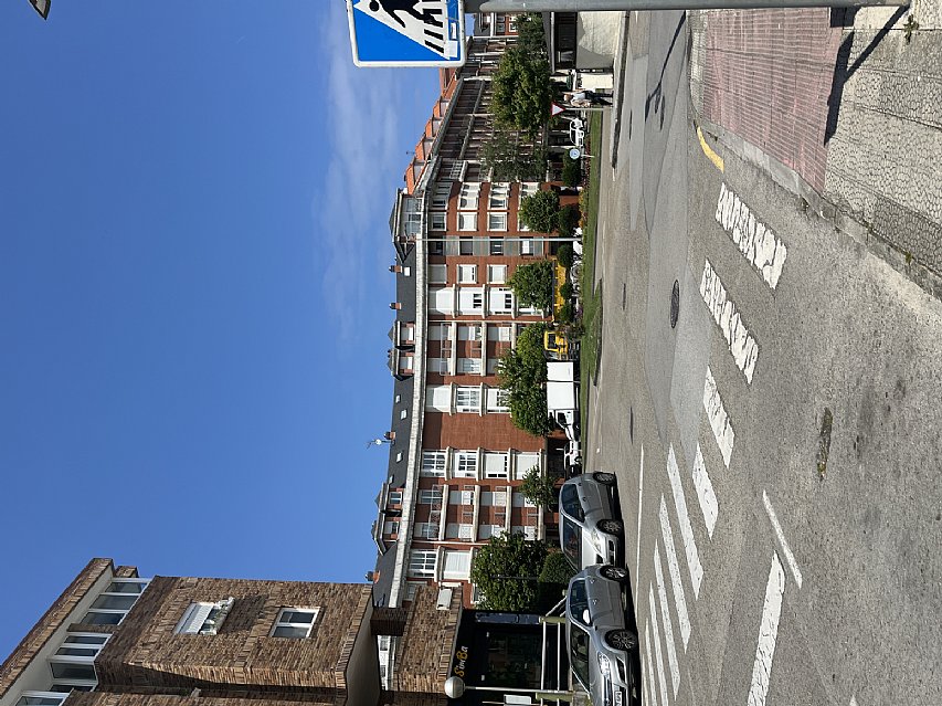 Piso de 3 hab y 2 baños con garaje y balcon en Valdenoja