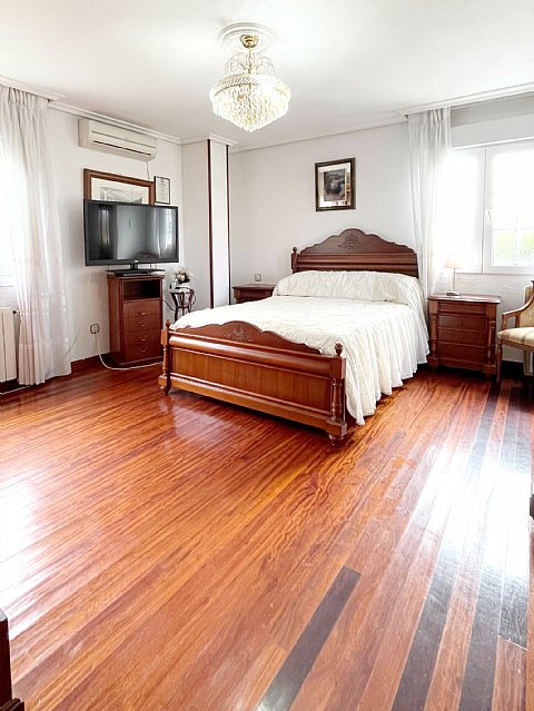 Chalet independiente con jardin privado en Santander