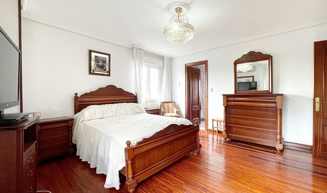 Chalet independiente con jardin privado en Santander