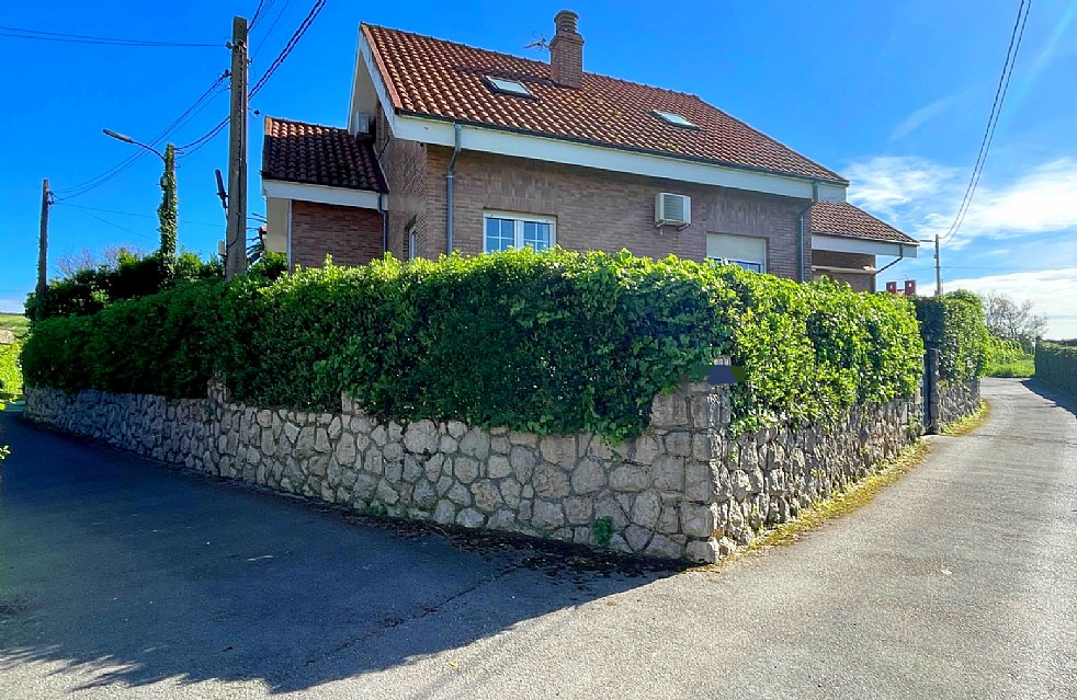 Chalet independiente con jardin privado en Santander