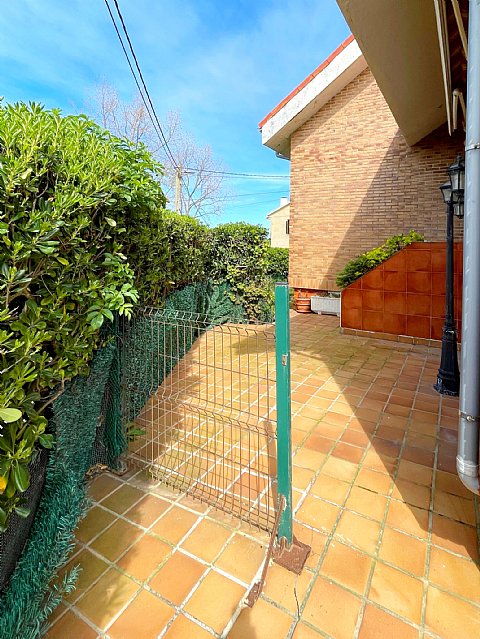 Chalet independiente con jardin privado en Santander