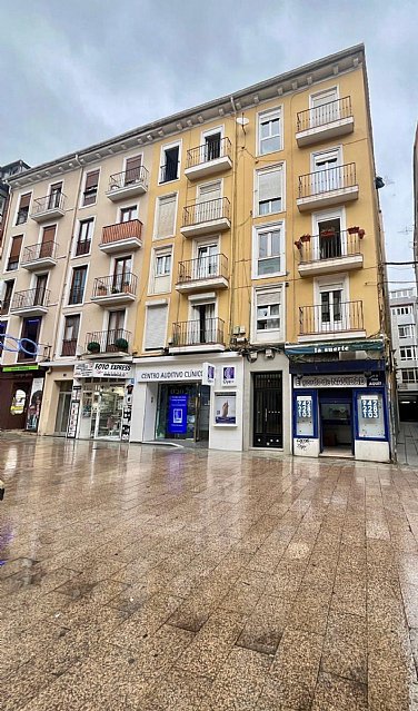 Local a pie de calle en zona prime en el centro de Santander