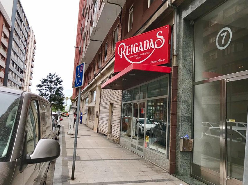 Local comercial en plena calle Castilal ideal para negocio