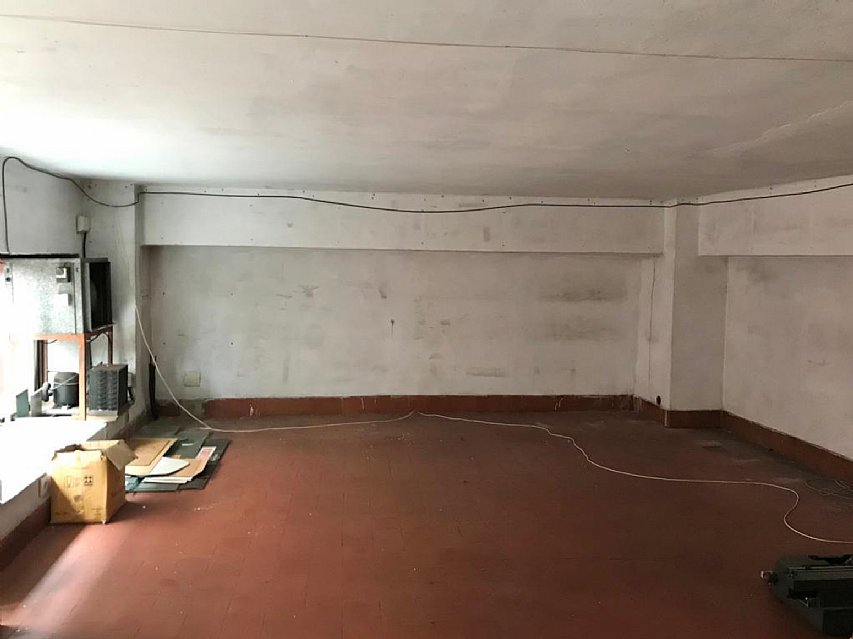 Local comercial en plena calle Castilal ideal para negocio