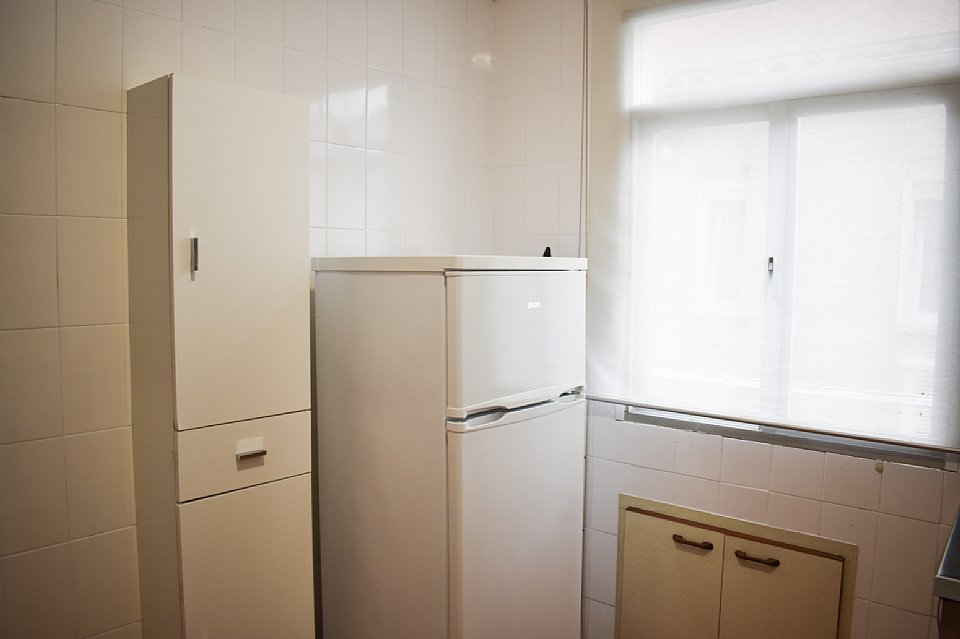 Alquiler TEMPORAL (hasta junio 2022). Piso amplio con 3 habitaciones dobles en centro de Santander