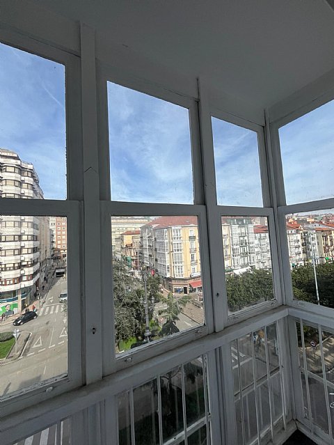 Piso recien reformado de 3 habitacion y 2 baños con balcon en el centro de Santander