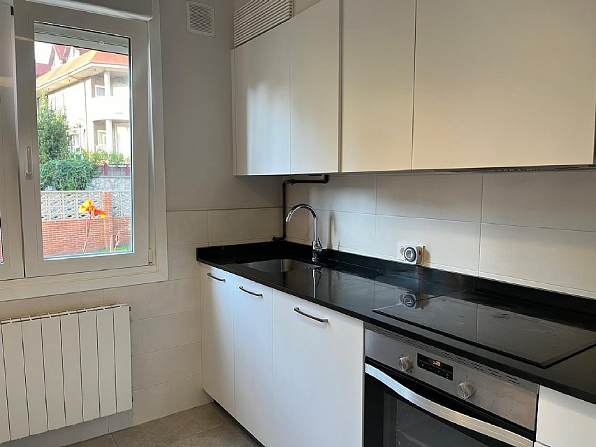 Piso al sur de 4 hab y 2 baños con balcón reformado en Ciudad Jardin