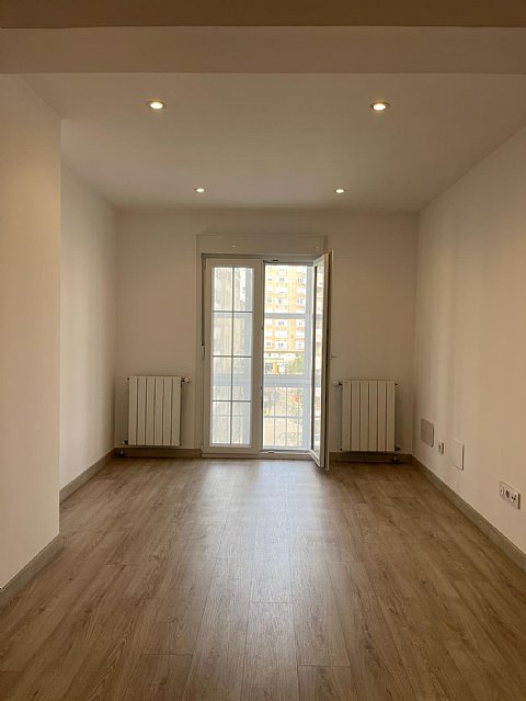 Piso recien reformado de 3 habitacion y 2 baños con balcon en el centro de Santander