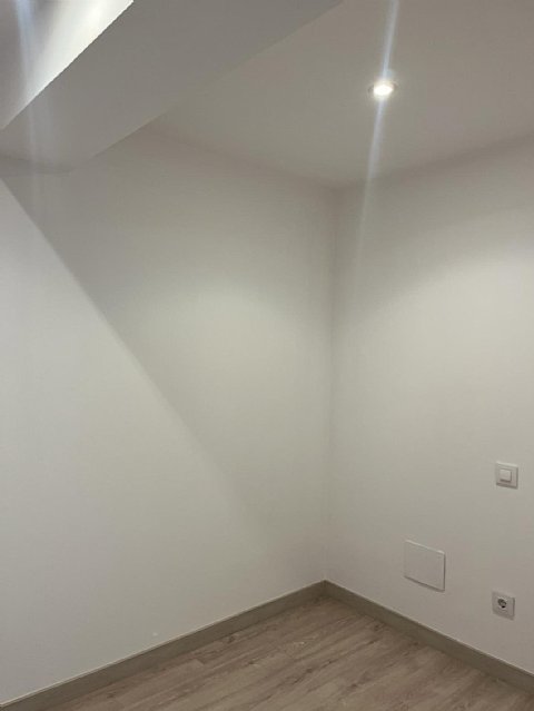 Piso recien reformado de 3 habitacion y 2 baños con balcon en el centro de Santander