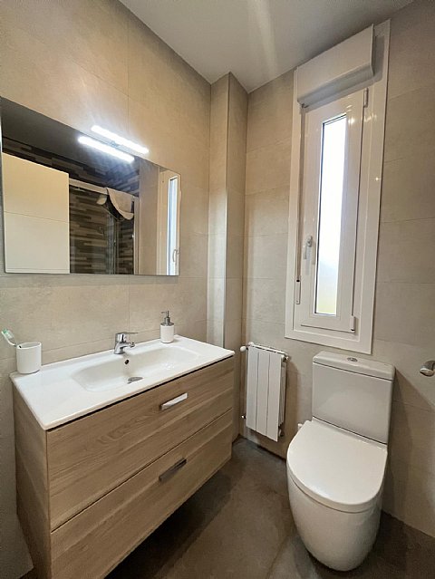 Piso al sur de 4 hab y 2 baños con balcón reformado en Ciudad Jardin