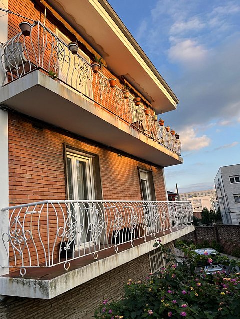 Piso al sur de 4 hab y 2 baños con balcón reformado en Ciudad Jardin