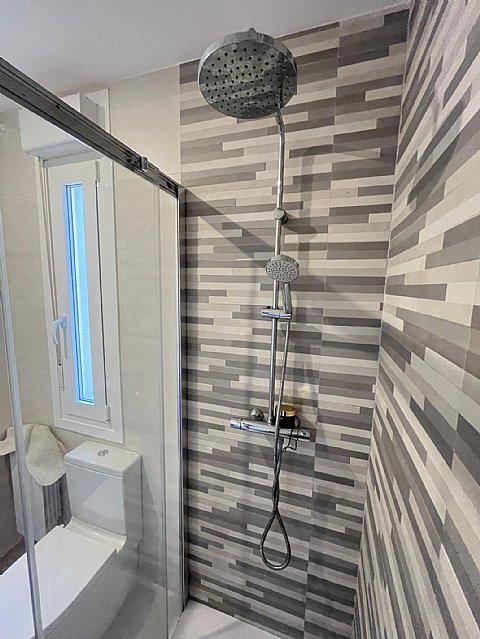 Piso al sur de 4 hab y 2 baños con balcón reformado en Ciudad Jardin