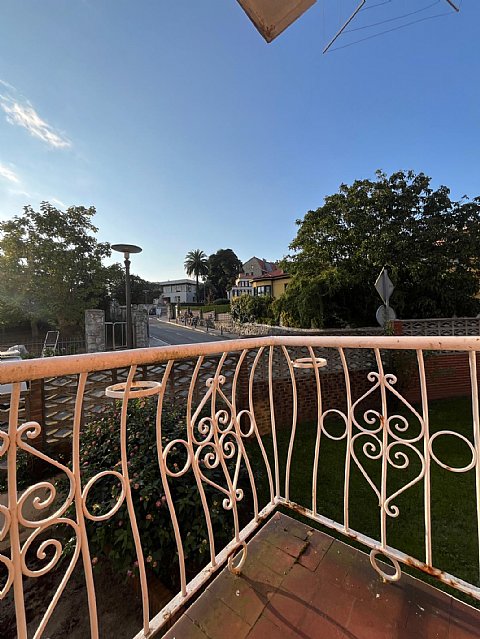 Piso al sur de 4 hab y 2 baños con balcón reformado en Ciudad Jardin