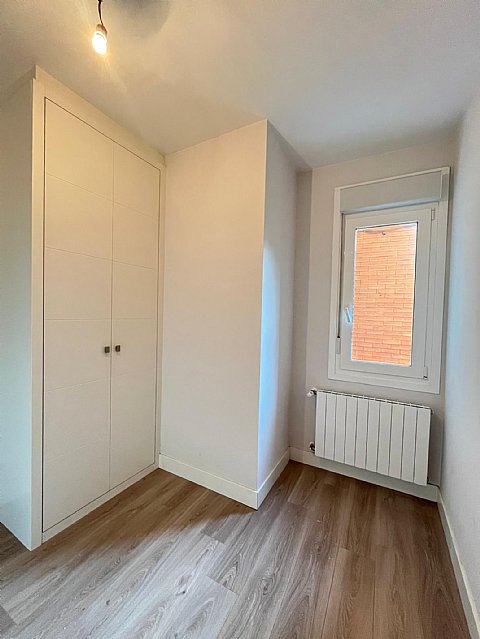 Piso al sur de 4 hab y 2 baños con balcón reformado en Ciudad Jardin