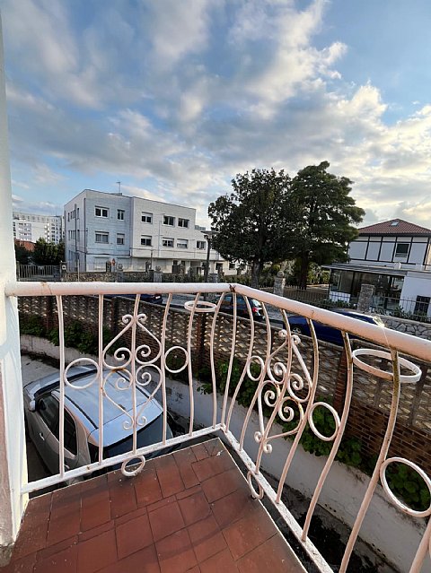 Piso al sur de 4 hab y 2 baños con balcón reformado en Ciudad Jardin