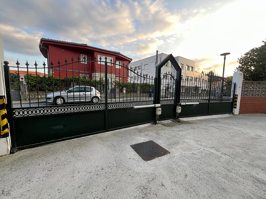 Piso al sur de 4 hab y 2 baños con balcón reformado en Ciudad Jardin