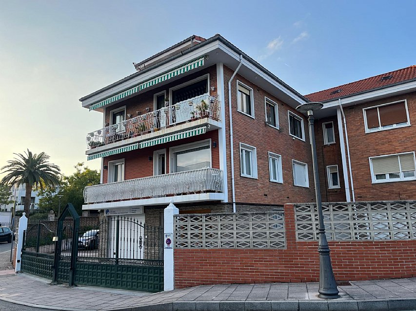 Piso al sur de 4 hab y 2 baños con balcón reformado en Ciudad Jardin