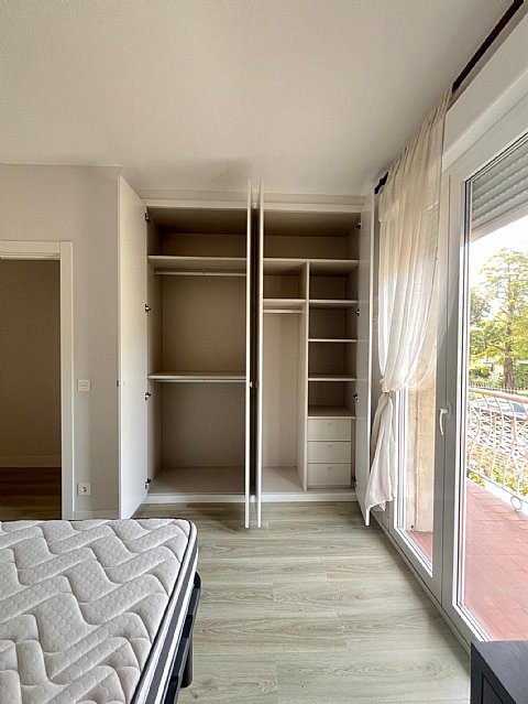 Piso al sur de 4 hab y 2 baños con balcón reformado en Ciudad Jardin